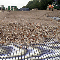 Vista do geocomposto Basetrac® Duo-C num estaleiro de construção