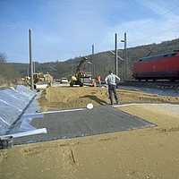 Revestimentos geossintéticos de argila na construção de caminhos-de-ferro