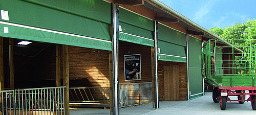 Portas Lubratec® - Sistema de persianas Rollotor - Solução simples para abertura e fecho diários Lubratec Rollotor - Porta tecnicamente simples para um funcionamento cómodo em aberturas de celeiros