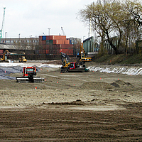 Proteção ambiental no porto: os geossintéticos protegem os tanques de lamas e retêm os poluentes