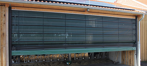 Frentes Lubratec® - Frente rebatível - Solução ideal para fechar grandes aberturas em pavilhões de máquinas e armazéns de rações Frente rebatível Lubratec - Solução de fecho eficaz para aberturas e passagens largas