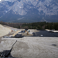 Sistema básico de impermeabilização com geogrelhas e revestimentos de argila