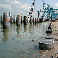Bacia portuária adequada para proteção do fundo com geotêxteis