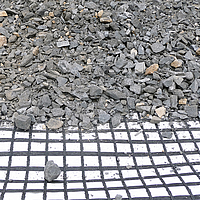  Grande plano do geocomposto Basetrac® Duo-C e do balastro