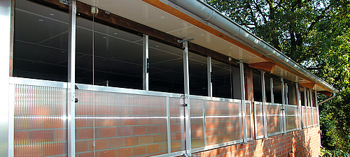 Janela de elevação Lubratec Abrir a janela de elevação Lubratec num edifício estável